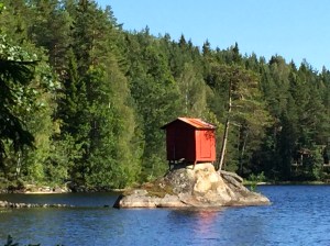 I'm not sure if this is an outhouse, or just a hermit hytte for a person who really enjoys his privacy.