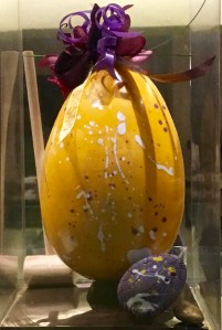 This giant Jackson Pollock egg comes complete with an enormous hammer to help smash it to bits. Think of it like a Norwegian Piñata.